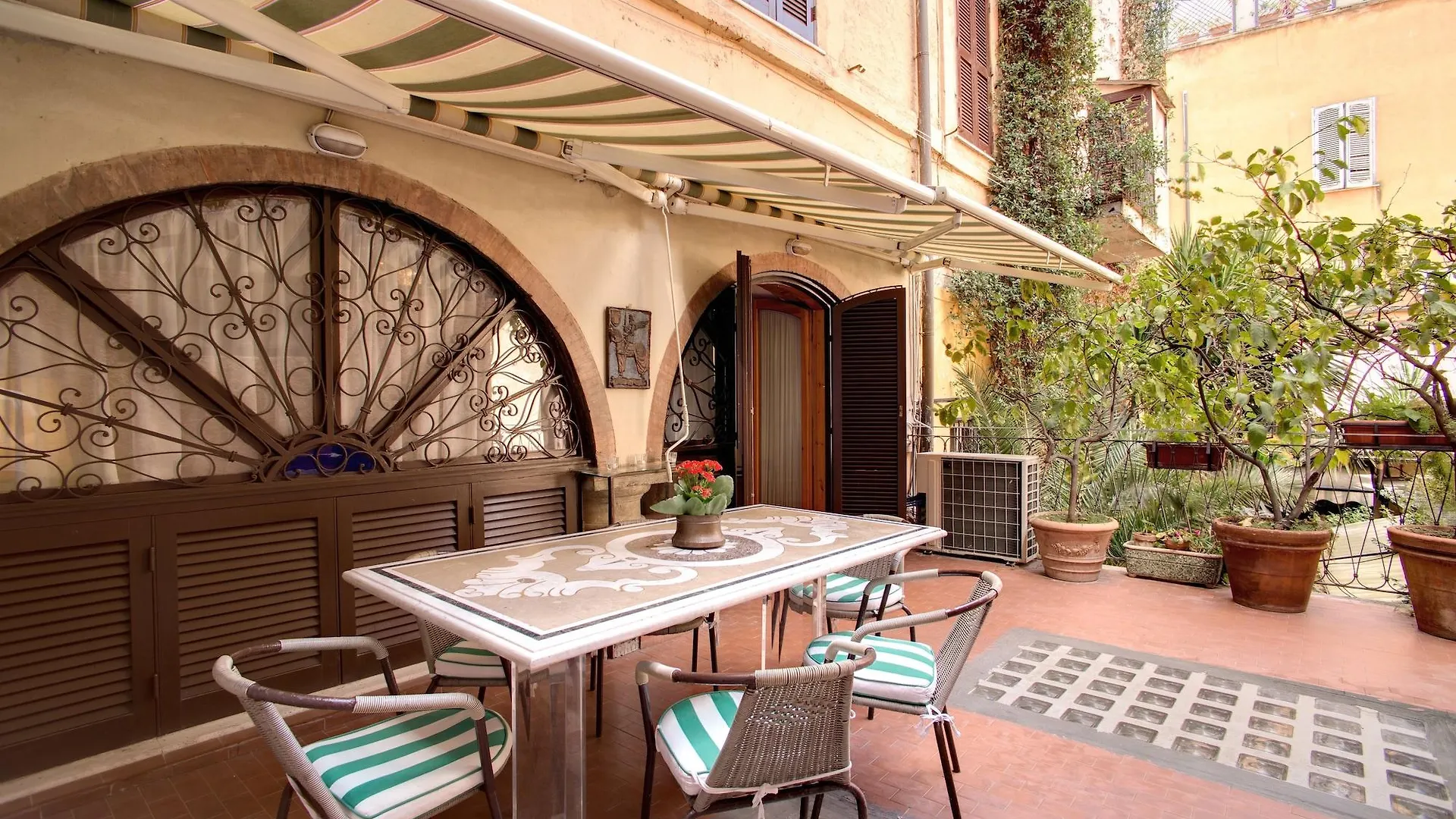 Navona Gallery Suites Roma Alojamento de Acomodação e Pequeno-almoço